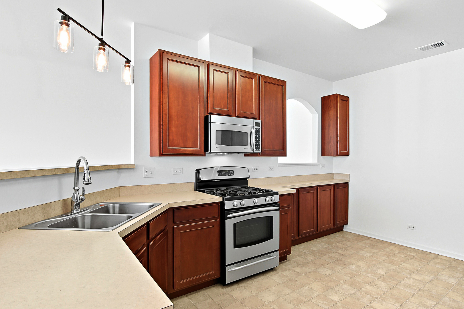 4221 Savoy Lane #28C721, McHenry, IL 60050