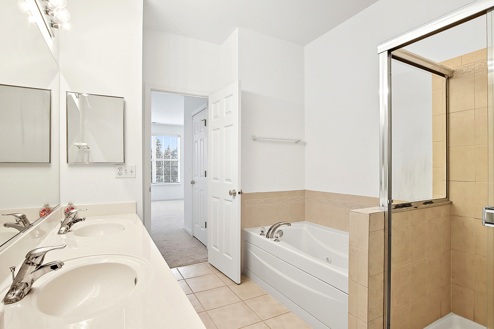 4221 Savoy Lane #28C721, McHenry, IL 60050