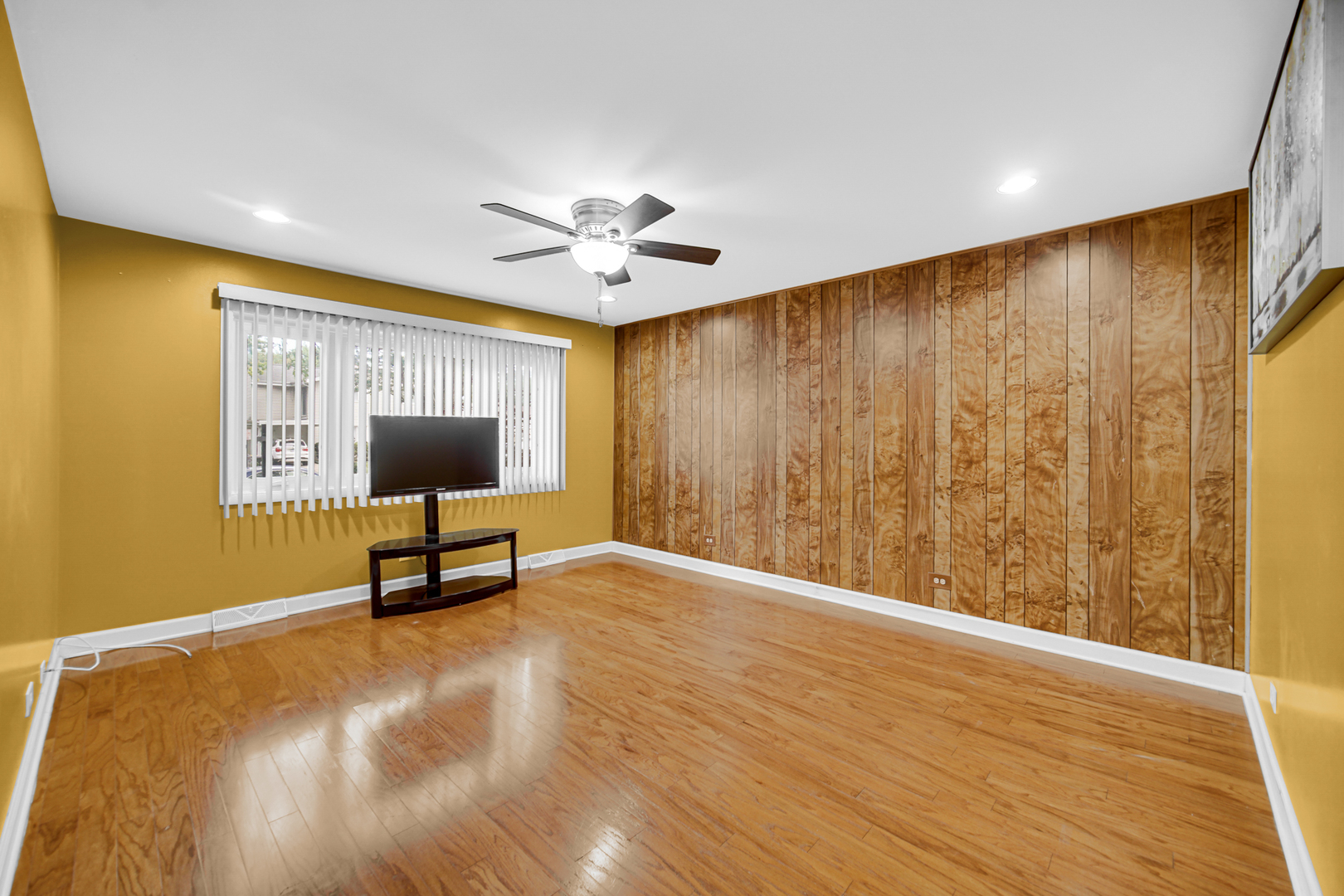 9454 Meadow Lane, Des Plaines, IL 60016