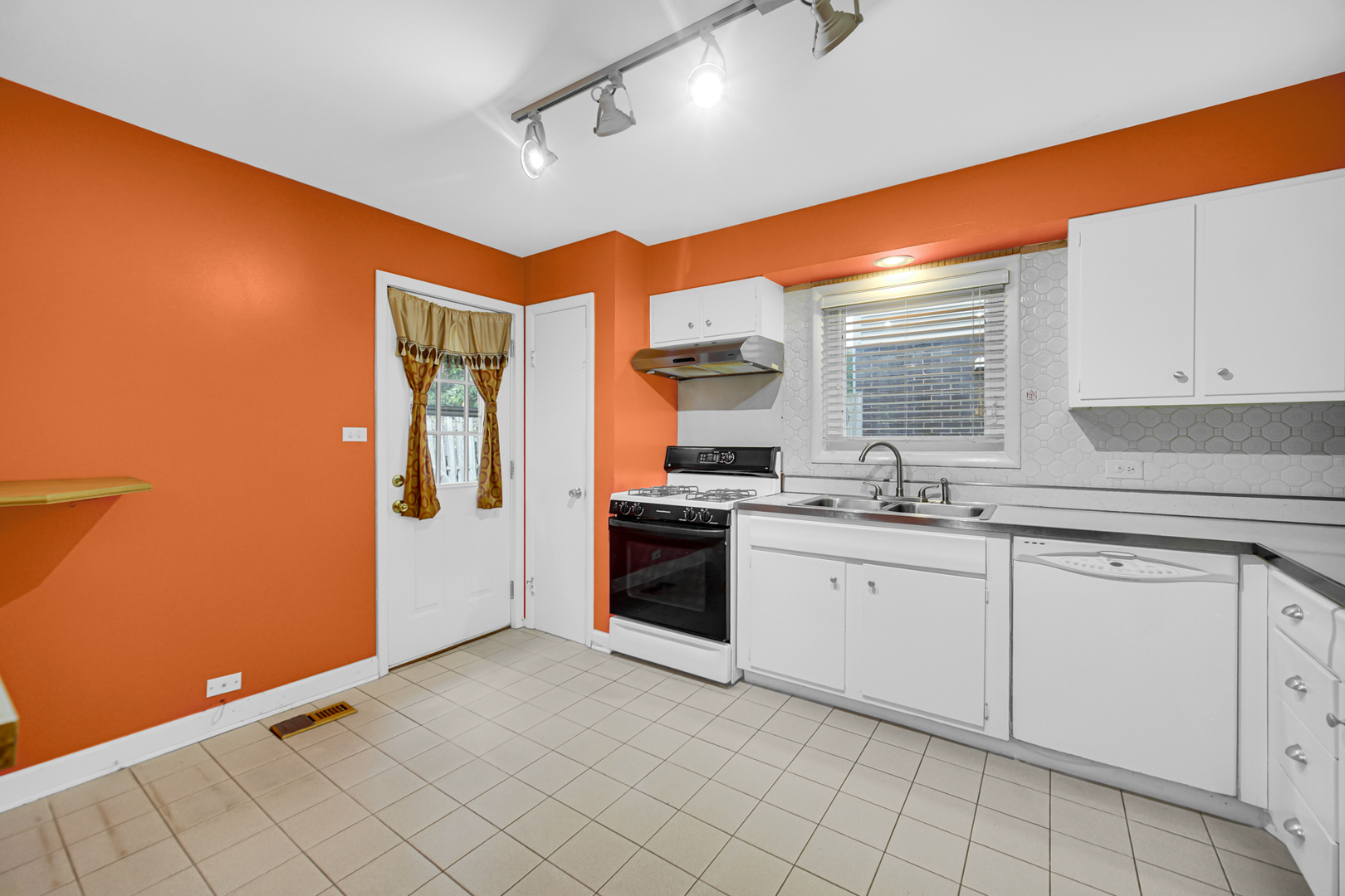 9454 Meadow Lane, Des Plaines, IL 60016