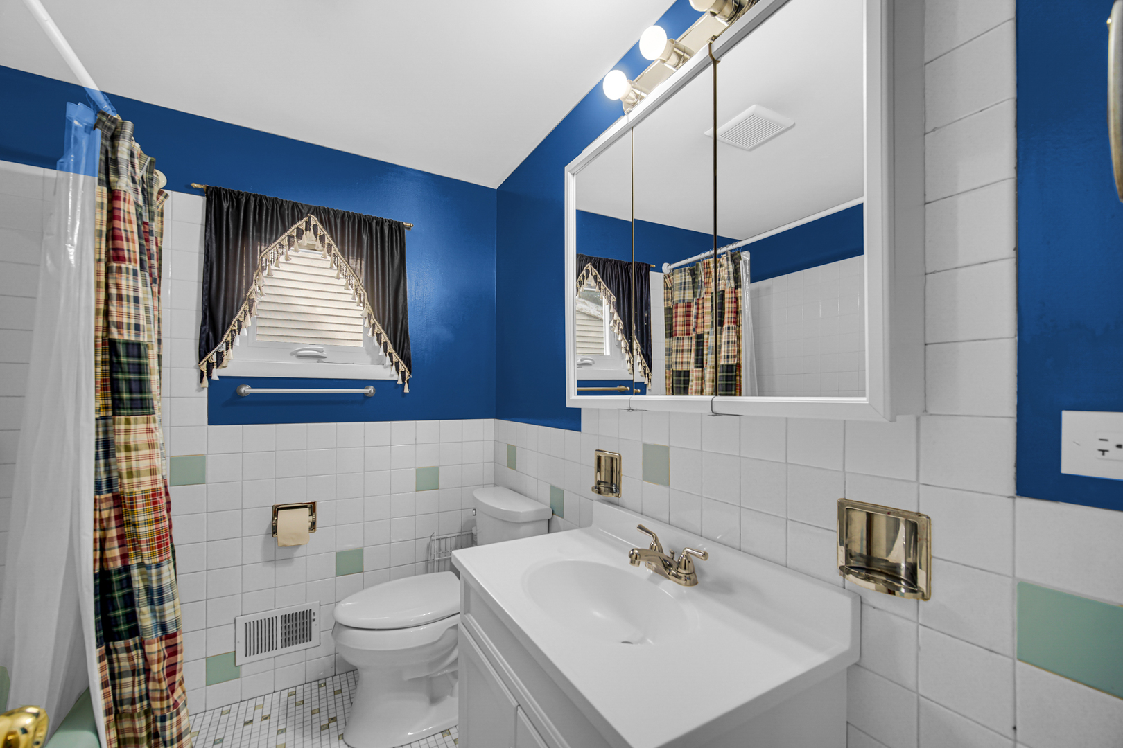 9454 Meadow Lane, Des Plaines, IL 60016