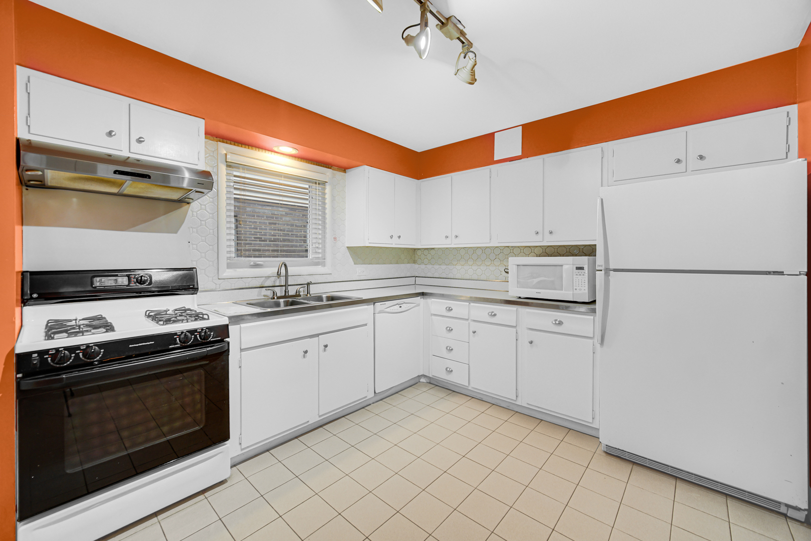 9454 Meadow Lane, Des Plaines, IL 60016