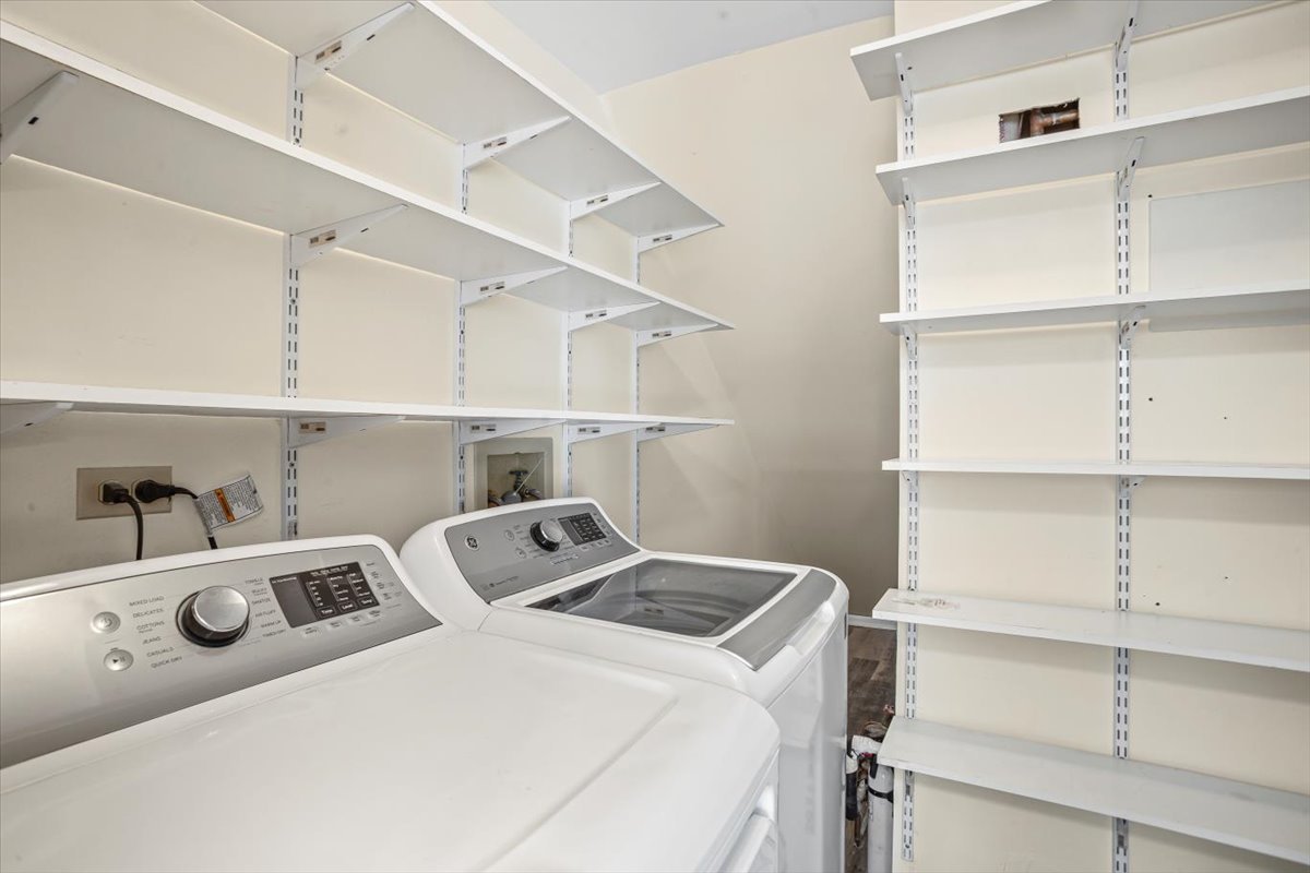 27W229 Providence Lane, Winfield, IL 60190