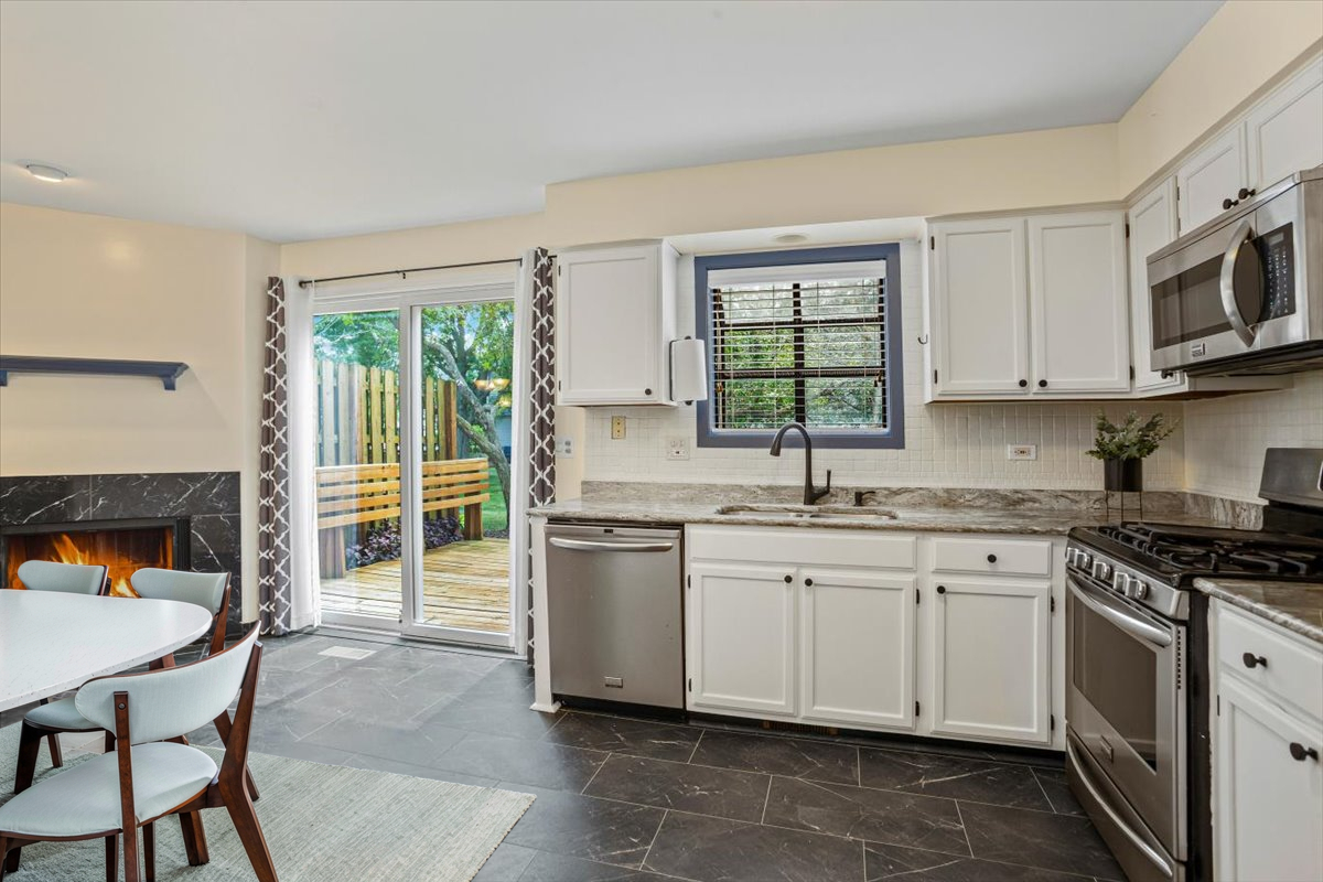 27W229 Providence Lane, Winfield, IL 60190