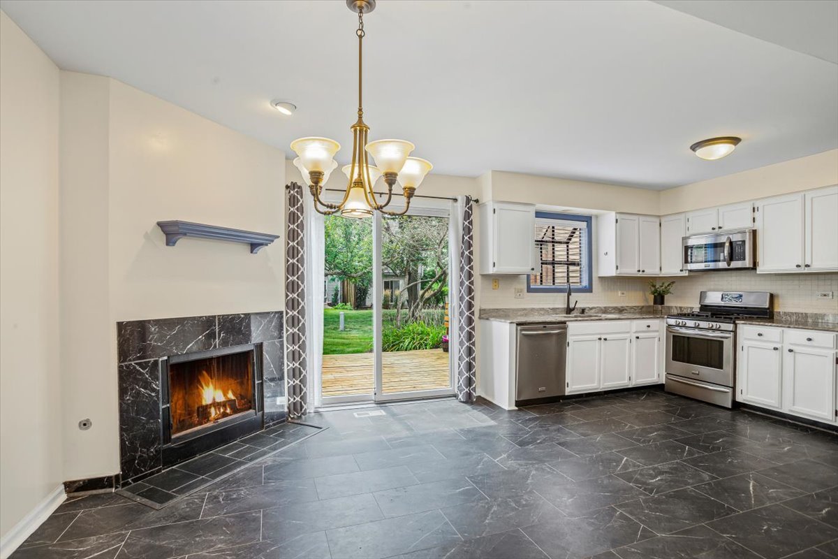 27W229 Providence Lane, Winfield, IL 60190