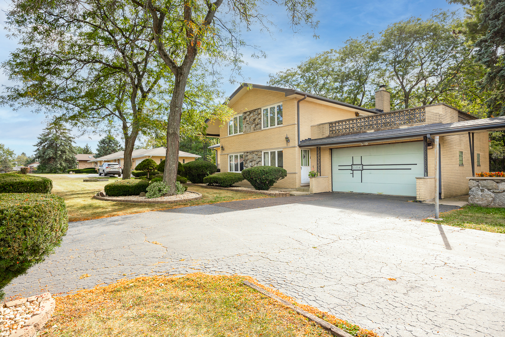 11716 Center Drive, Lemont, IL 60439