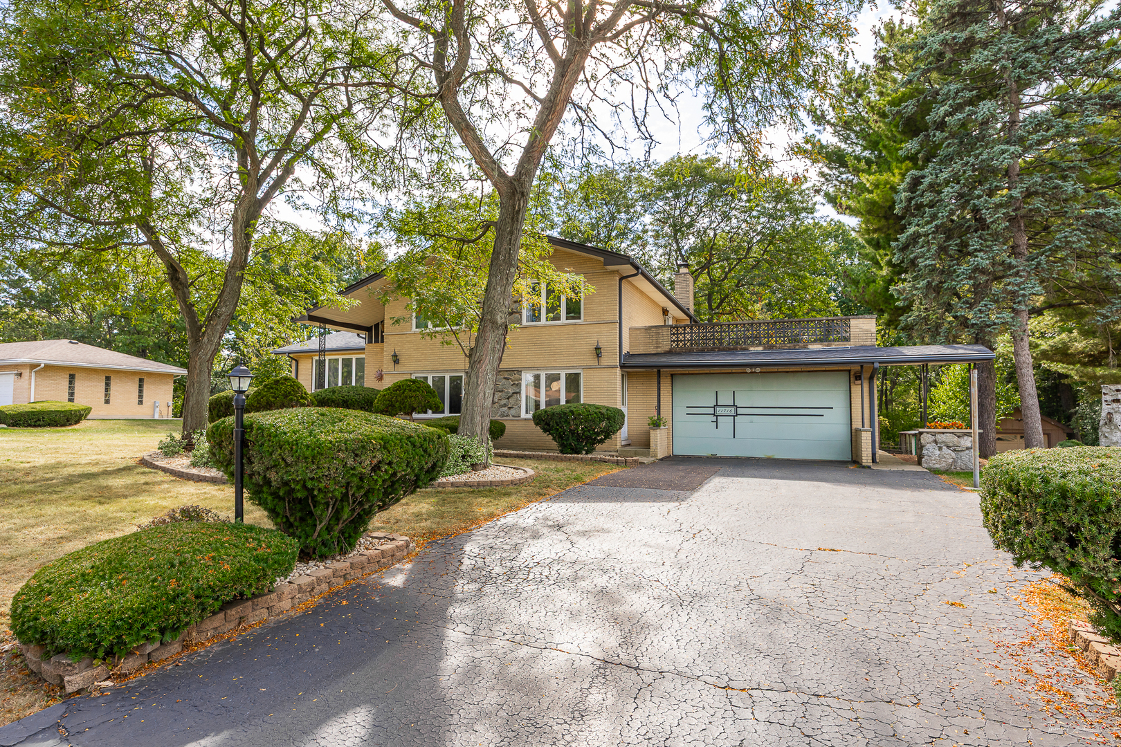 11716 Center Drive, Lemont, IL 60439