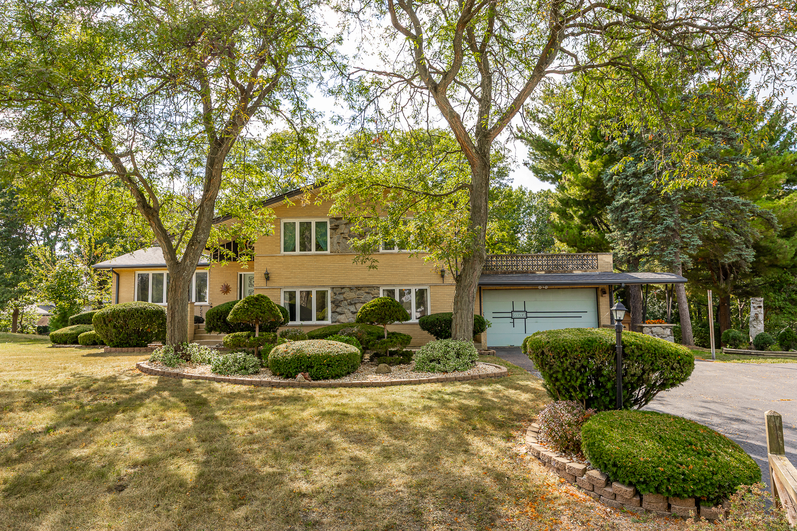 11716 Center Drive, Lemont, IL 60439