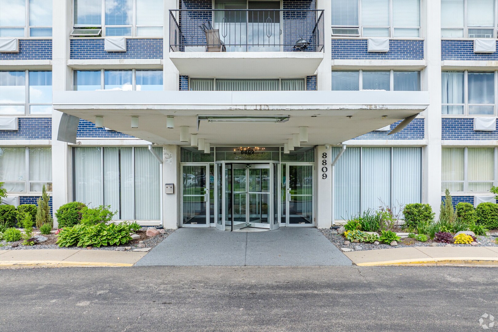 8809 Golf Road #10-C, Niles, IL 60714