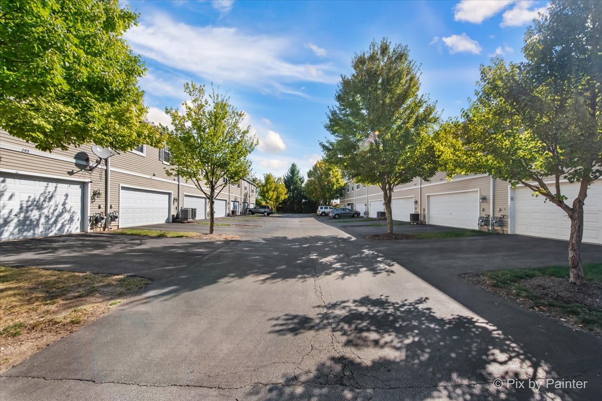 295 Springbrook Trail, Oswego, IL 60543