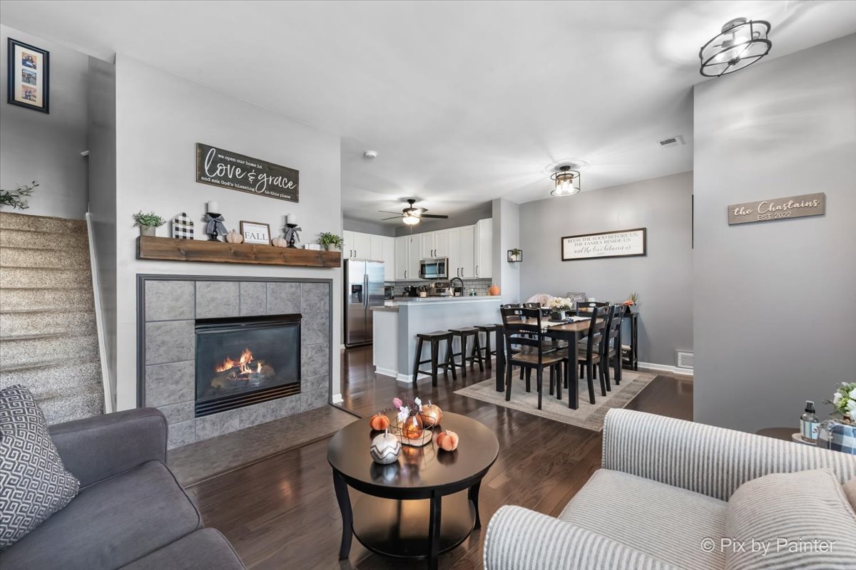 295 Springbrook Trail, Oswego, IL 60543