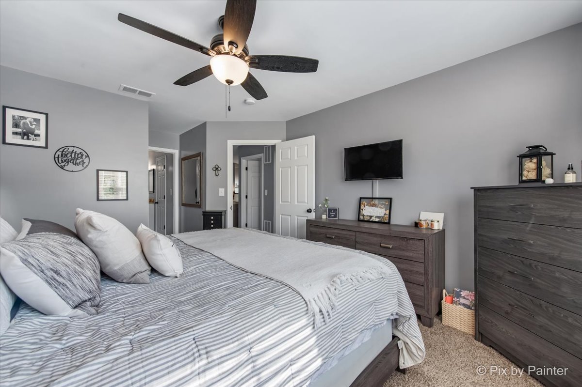 295 Springbrook Trail, Oswego, IL 60543