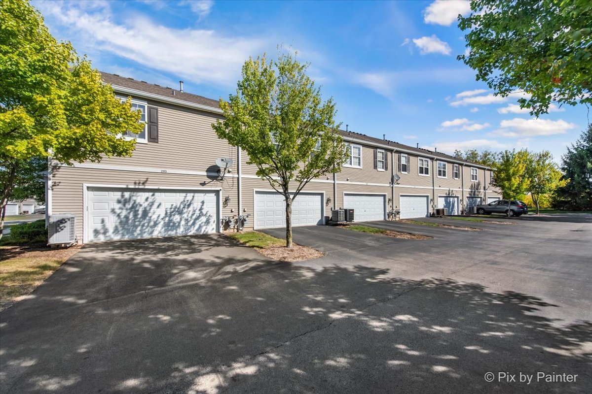 295 Springbrook Trail, Oswego, IL 60543