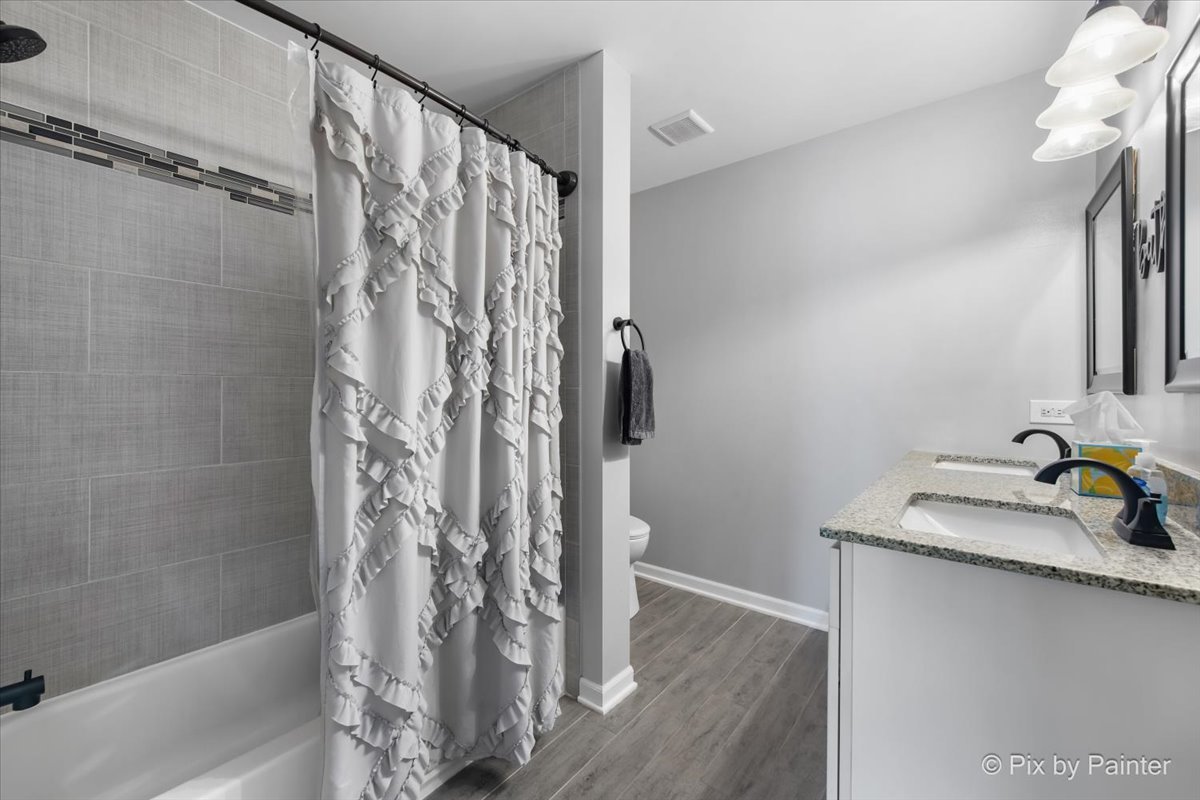 295 Springbrook Trail, Oswego, IL 60543