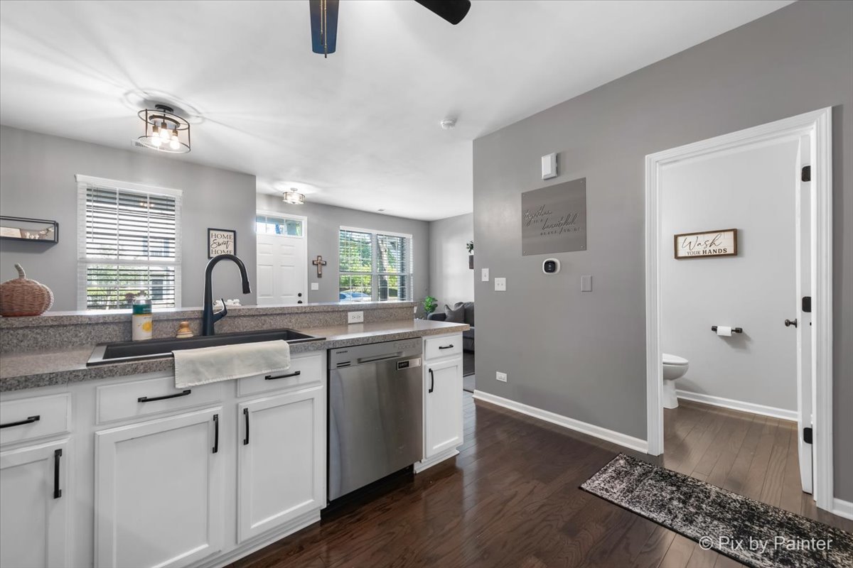 295 Springbrook Trail, Oswego, IL 60543