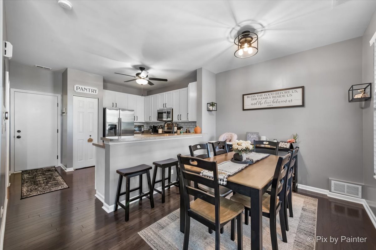 295 Springbrook Trail, Oswego, IL 60543