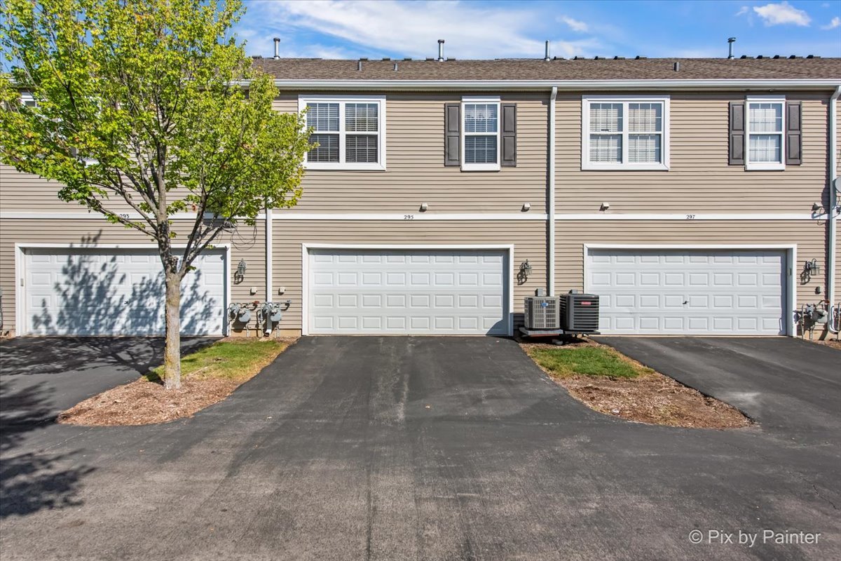 295 Springbrook Trail, Oswego, IL 60543