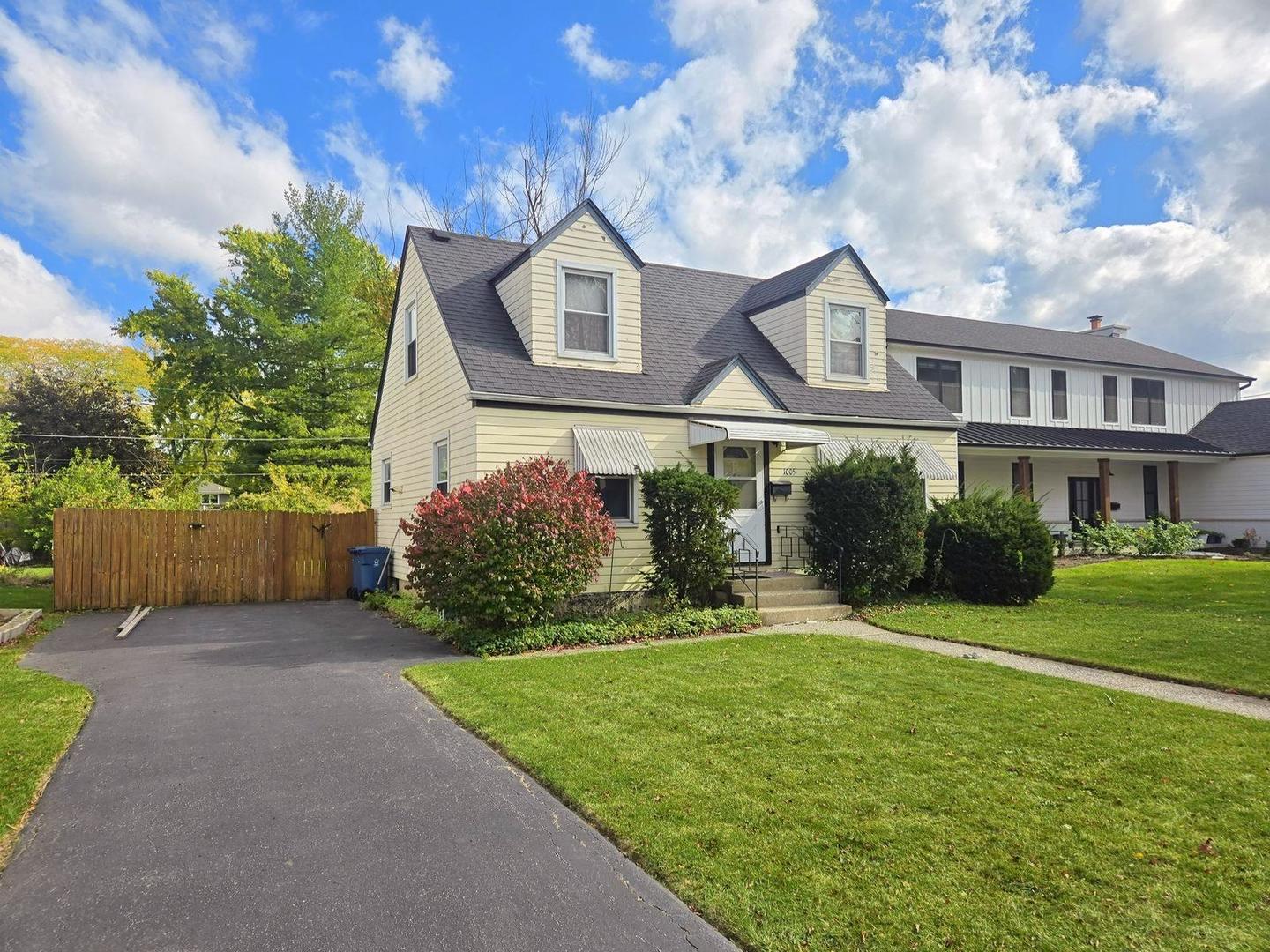 1005 S Mitchell Avenue, Elmhurst, IL 60126