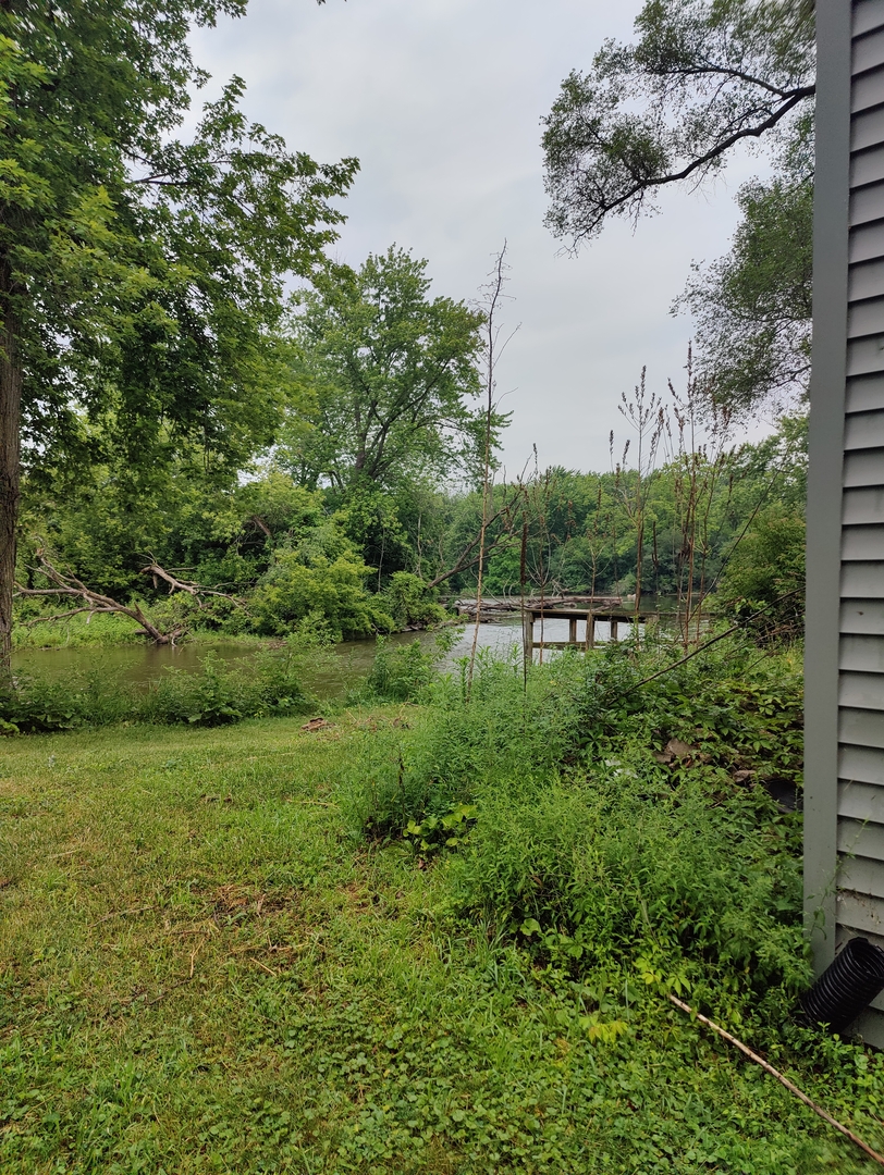 1030 West Drive, South Elgin, IL 60177