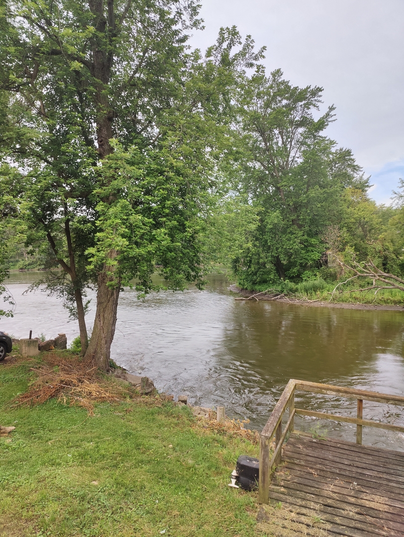 1030 West Drive, South Elgin, IL 60177