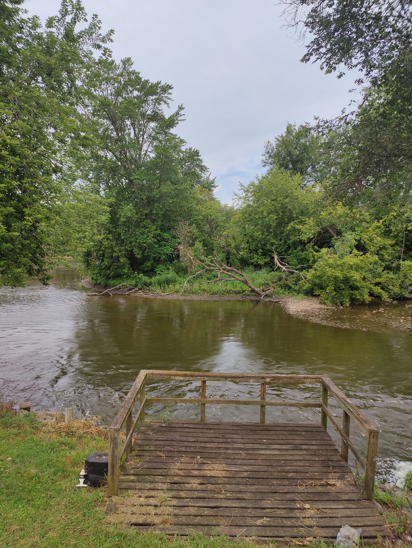 1030 West Drive, South Elgin, IL 60177