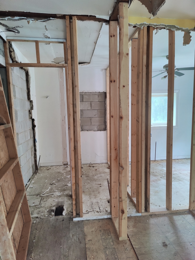 1030 West Drive, South Elgin, IL 60177