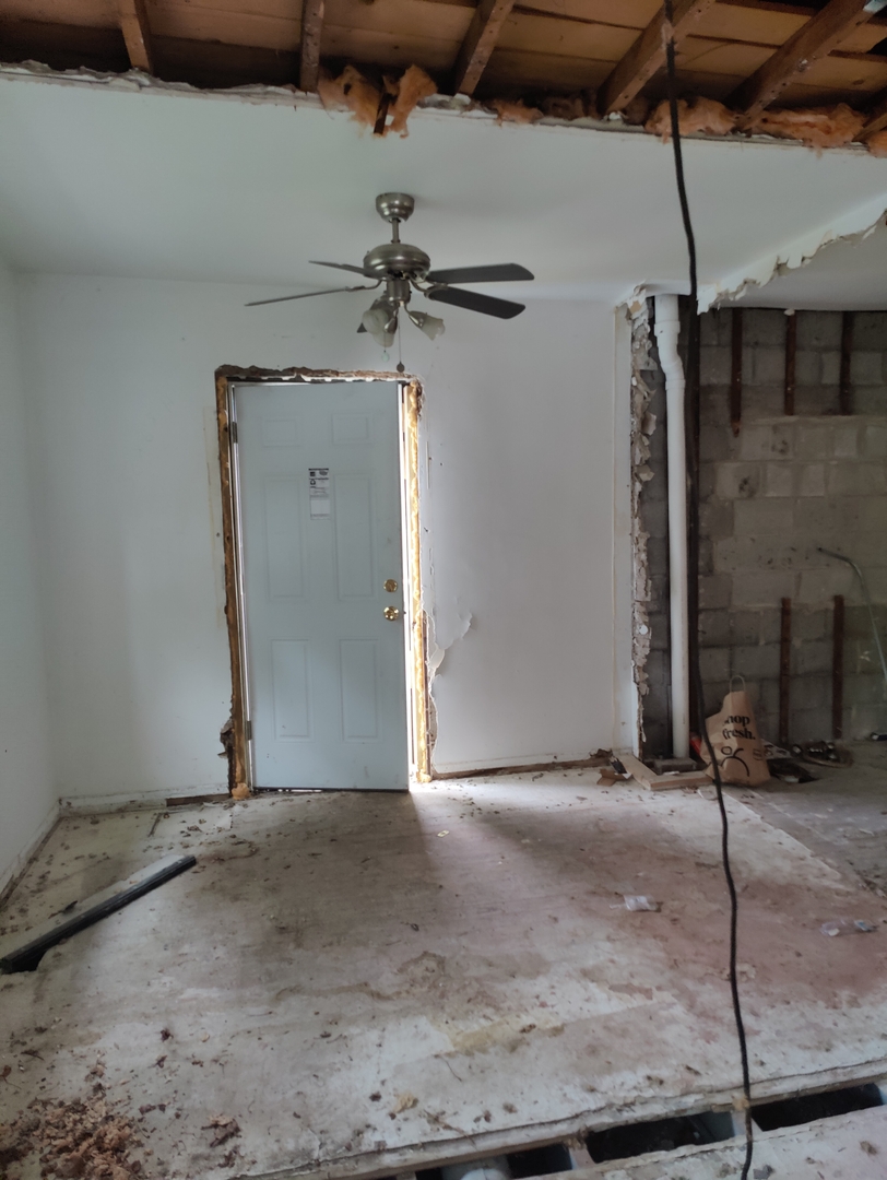 1030 West Drive, South Elgin, IL 60177