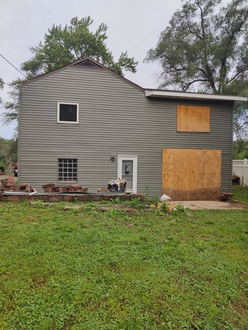 1030 West Drive, South Elgin, IL 60177