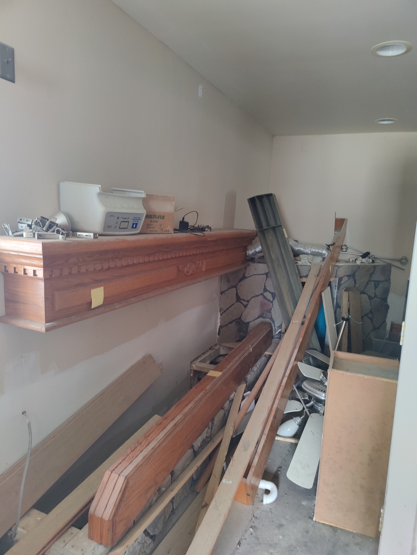 1030 West Drive, South Elgin, IL 60177