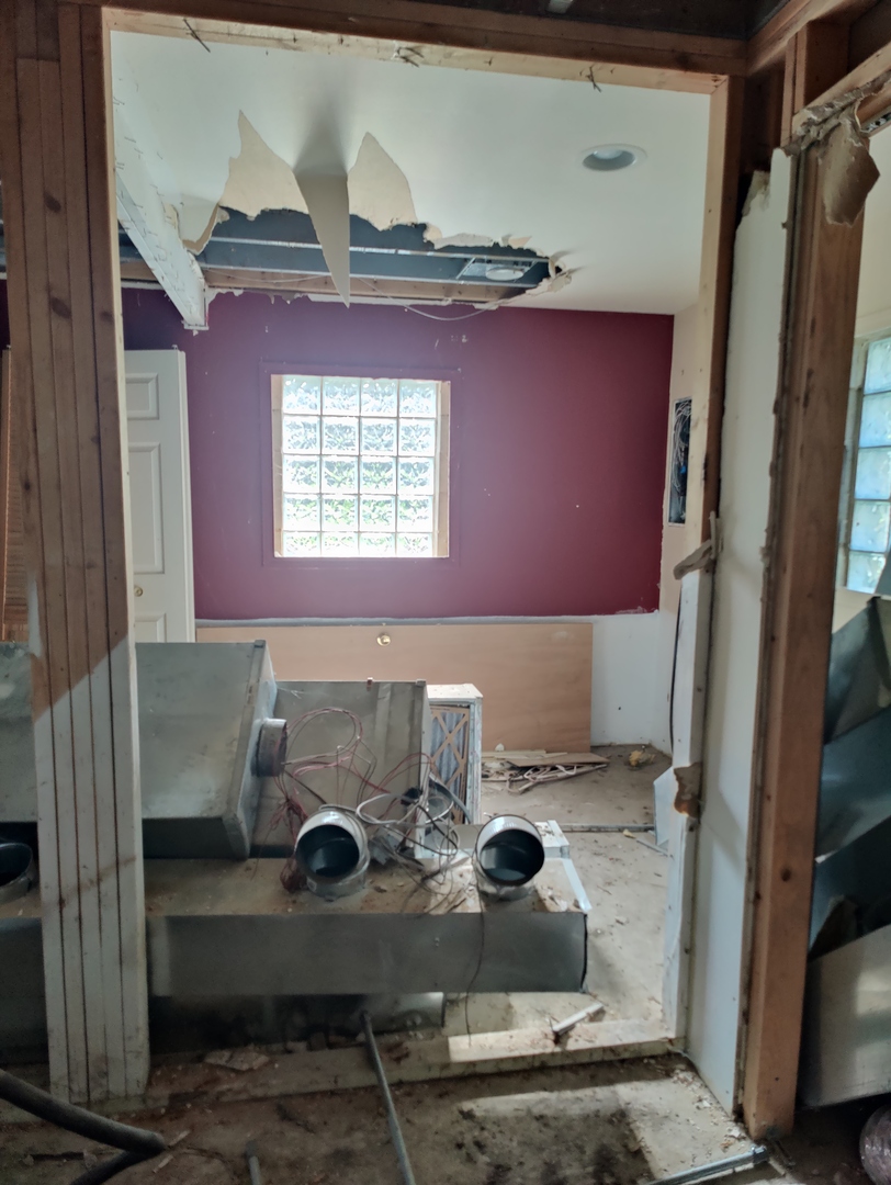 1030 West Drive, South Elgin, IL 60177