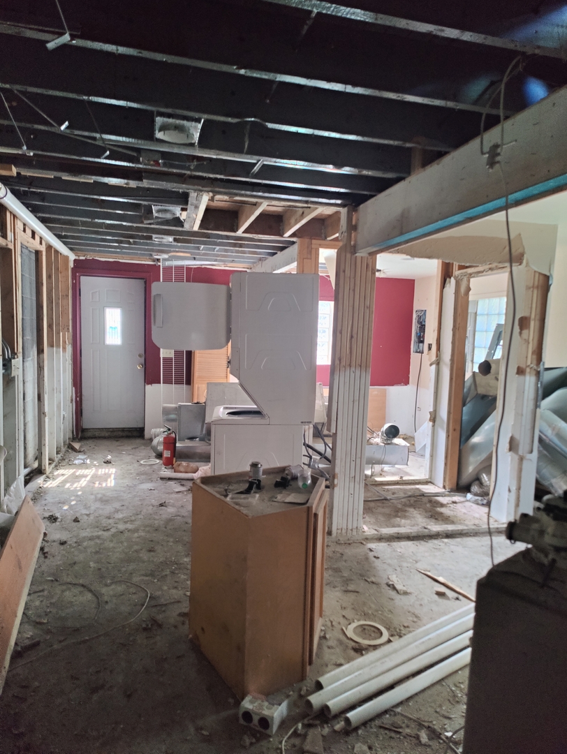 1030 West Drive, South Elgin, IL 60177