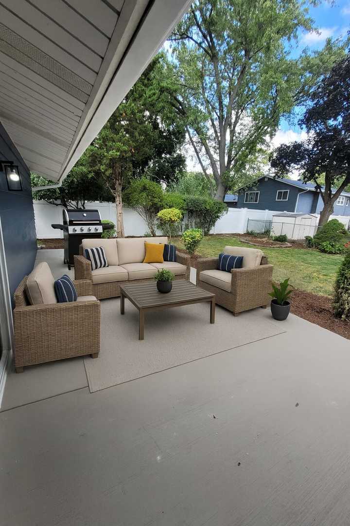 5927 Sherman Drive, Woodridge, IL 60517