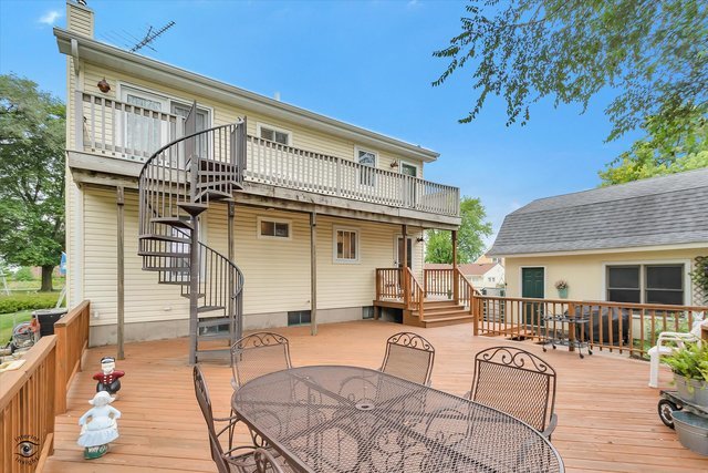 4S069 Barclay Road, Naperville, IL 60563