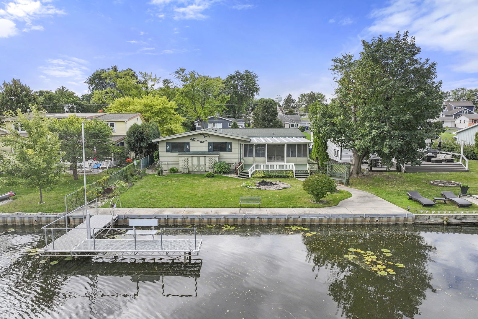 33113 N Cove Road, Grayslake, IL 60030