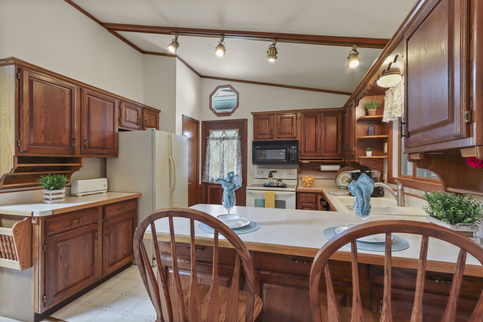 33113 N Cove Road, Grayslake, IL 60030