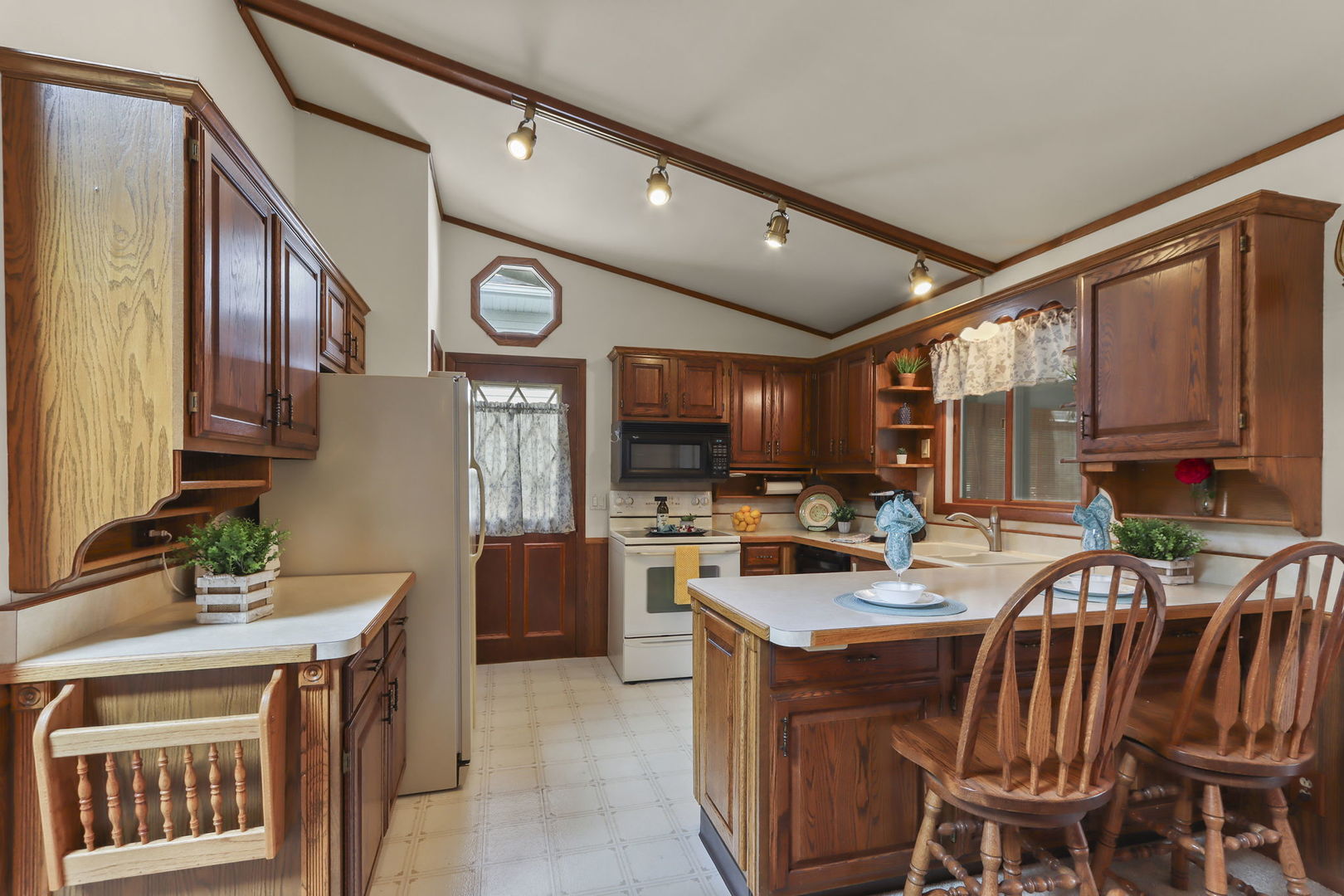 33113 N Cove Road, Grayslake, IL 60030
