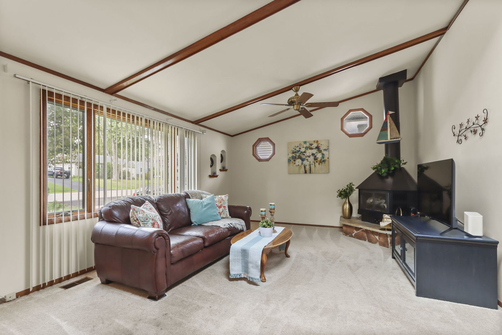 33113 N Cove Road, Grayslake, IL 60030