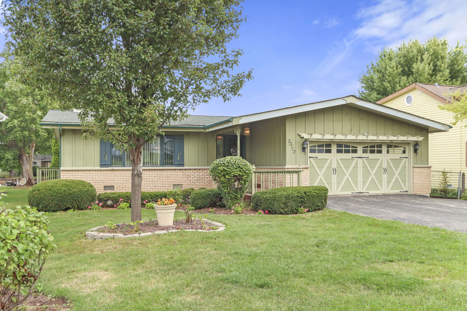 33113 N Cove Road, Grayslake, IL 60030