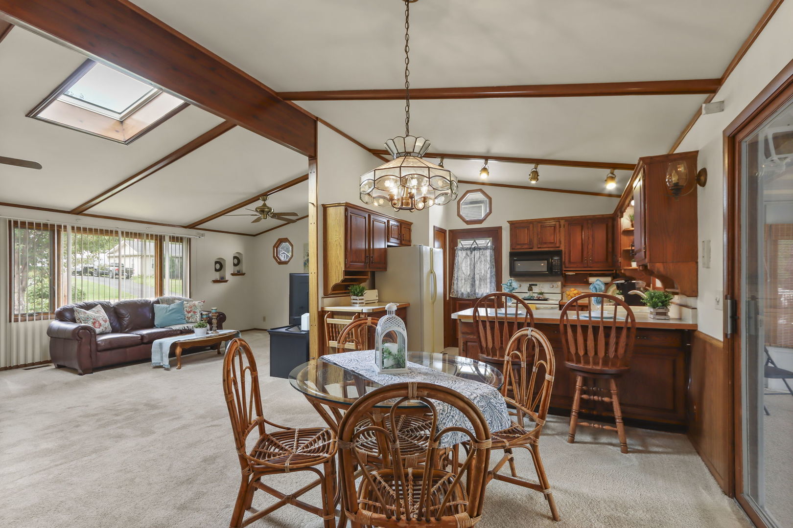 33113 N Cove Road, Grayslake, IL 60030