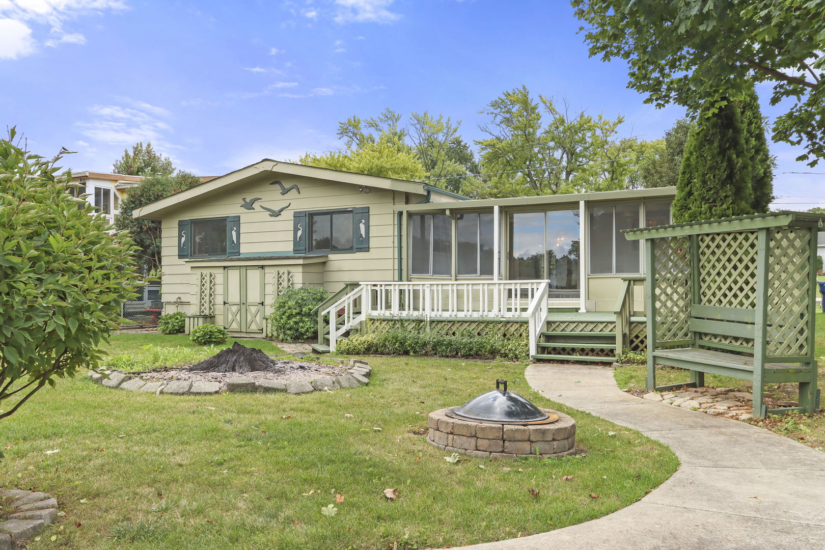 33113 N Cove Road, Grayslake, IL 60030
