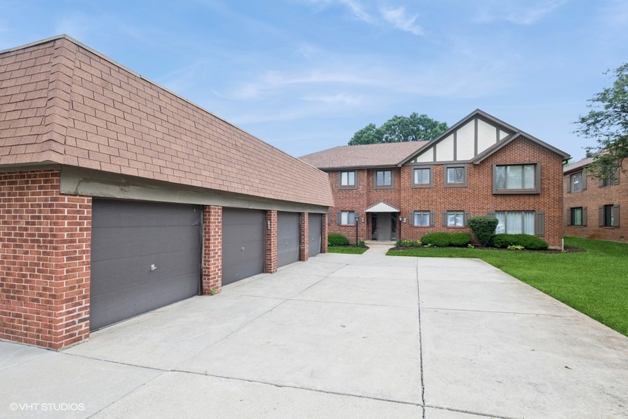 48 Parliament Drive #132, Palos Heights, IL 60463