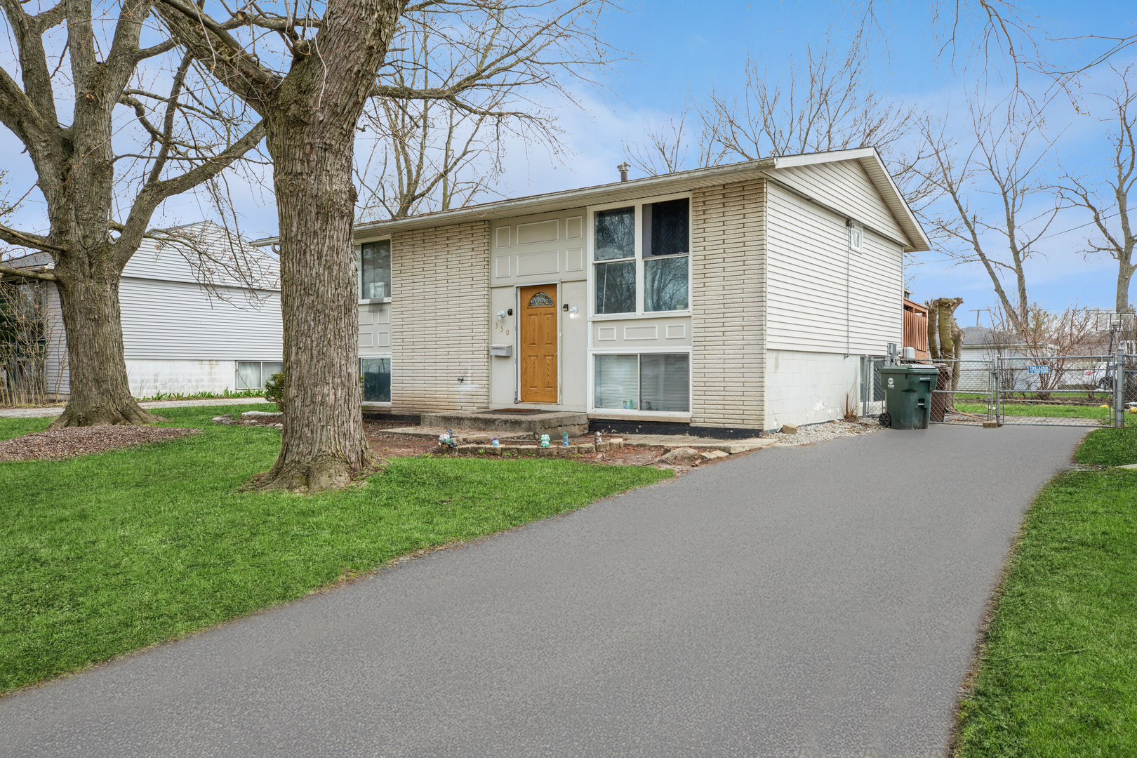 350 E Tulip Drive, Glenwood, IL 60425