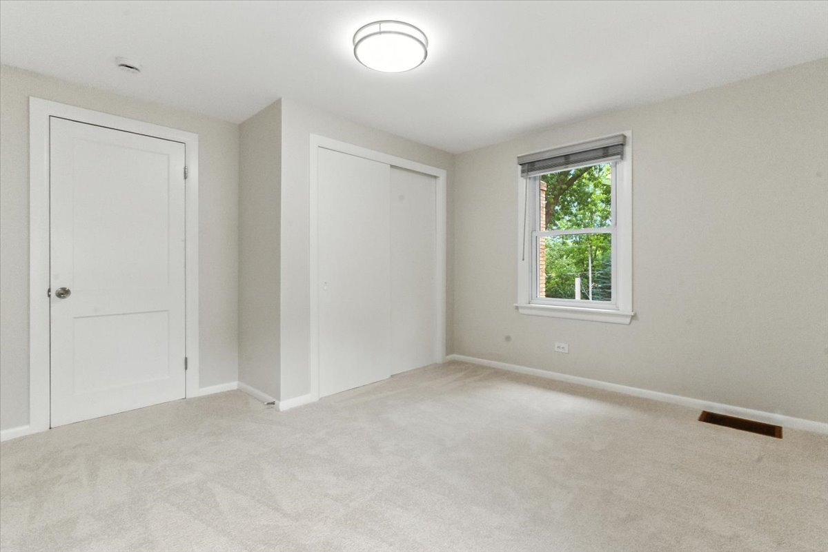 1051 Glenwood Avenue, Waukegan, IL 60085