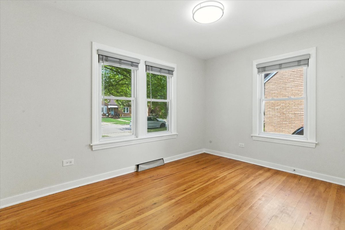 1051 Glenwood Avenue, Waukegan, IL 60085