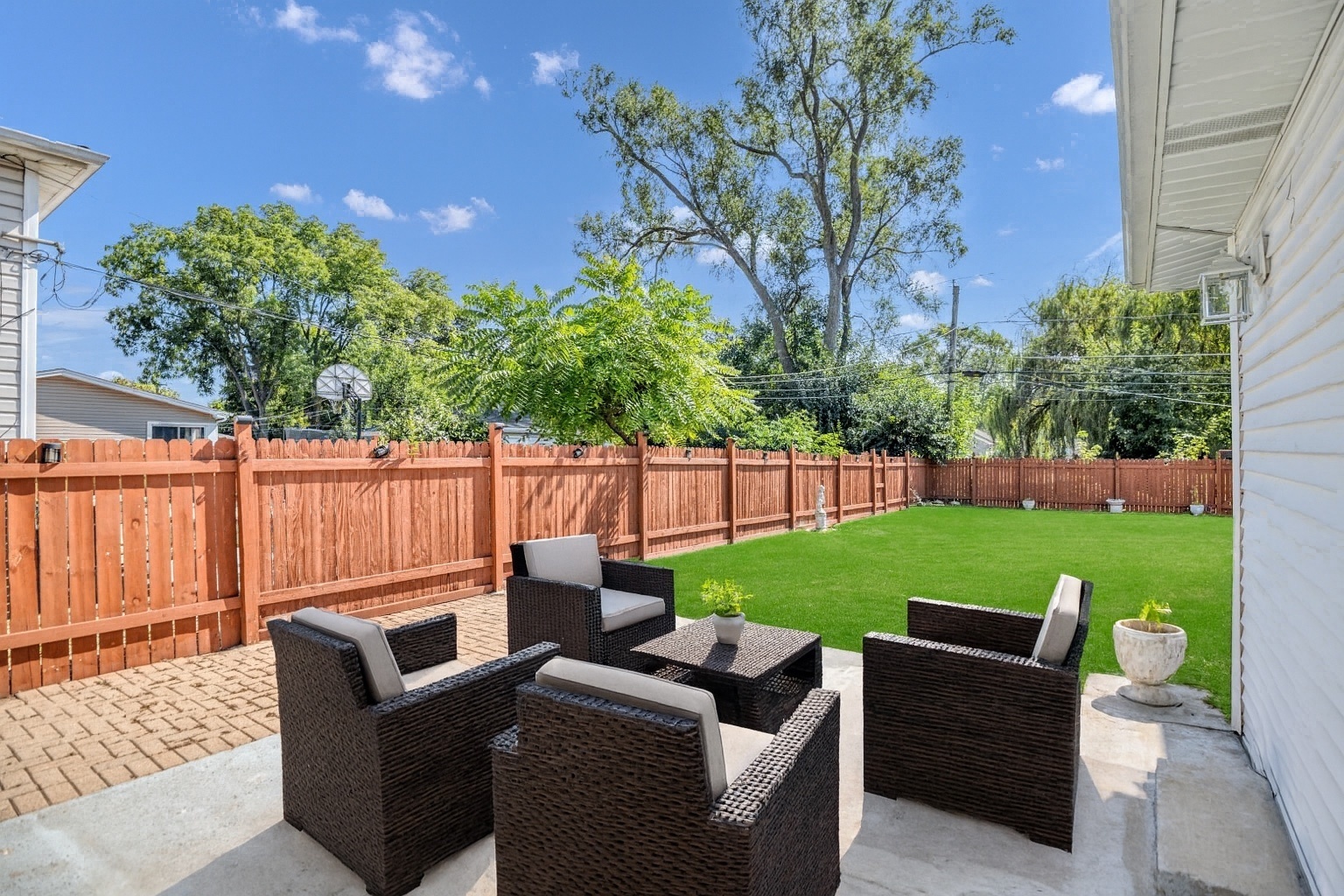 615 CORDIAL Drive, Des Plaines, IL 60018