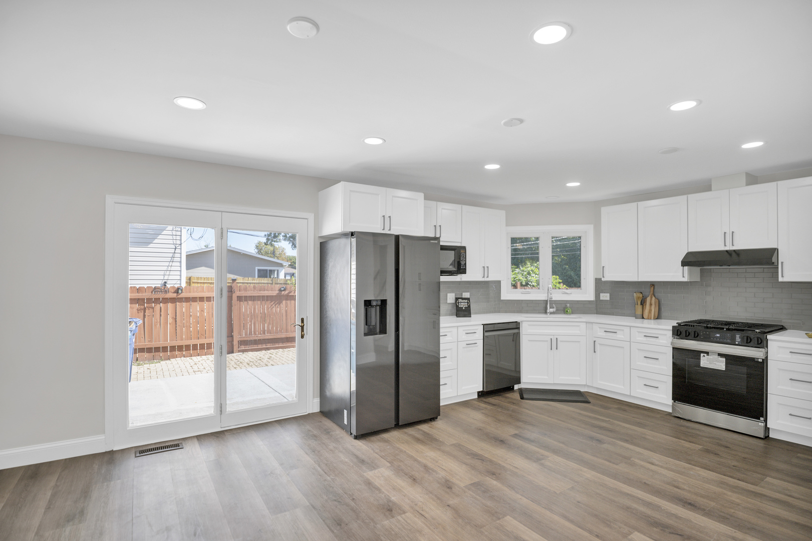 615 CORDIAL Drive, Des Plaines, IL 60018