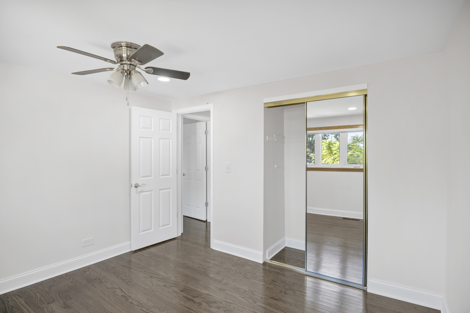 615 CORDIAL Drive, Des Plaines, IL 60018