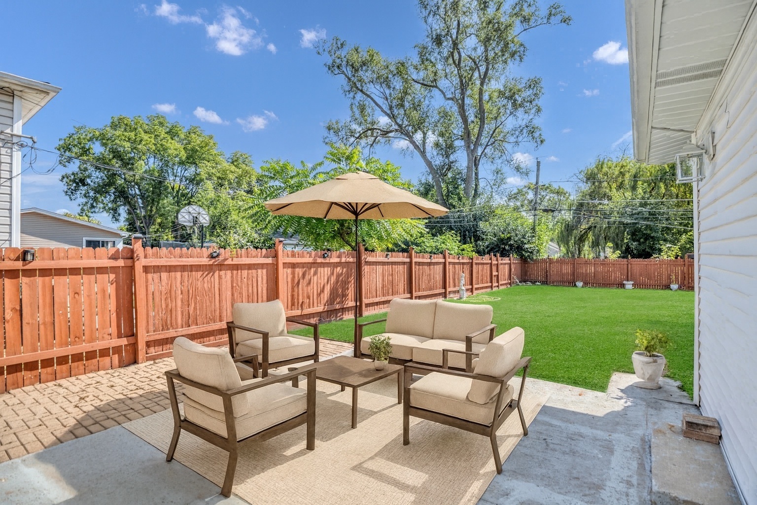 615 CORDIAL Drive, Des Plaines, IL 60018