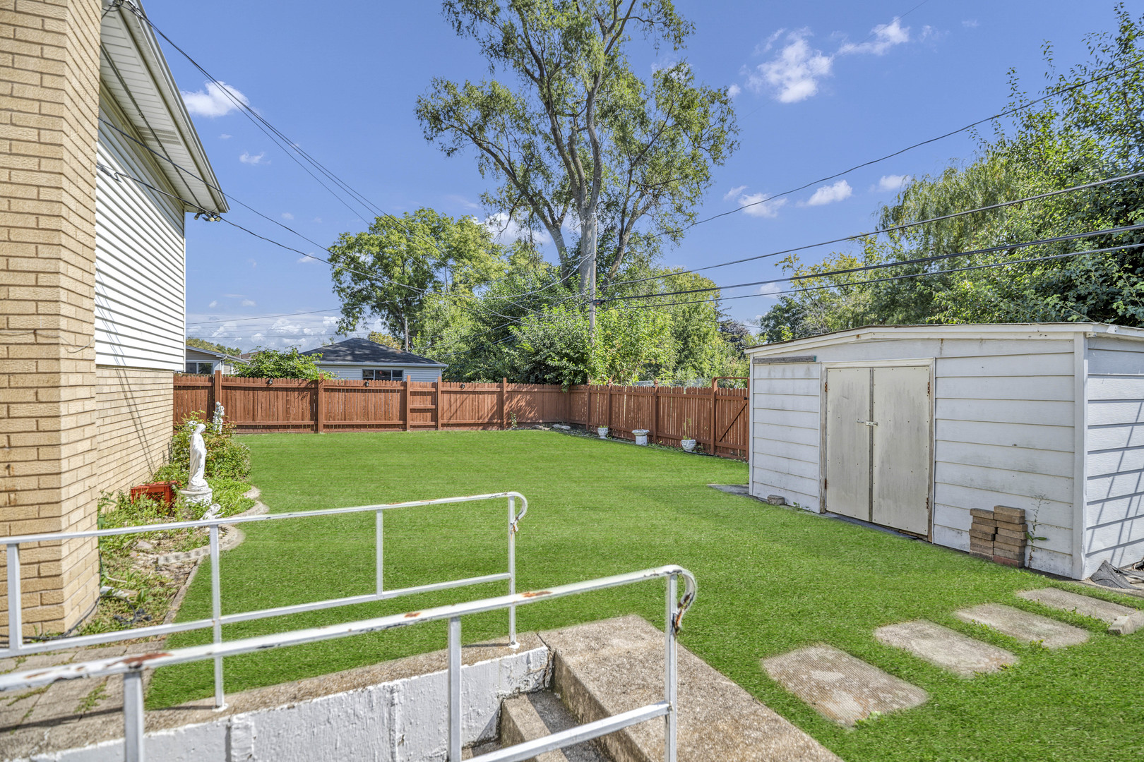 615 CORDIAL Drive, Des Plaines, IL 60018