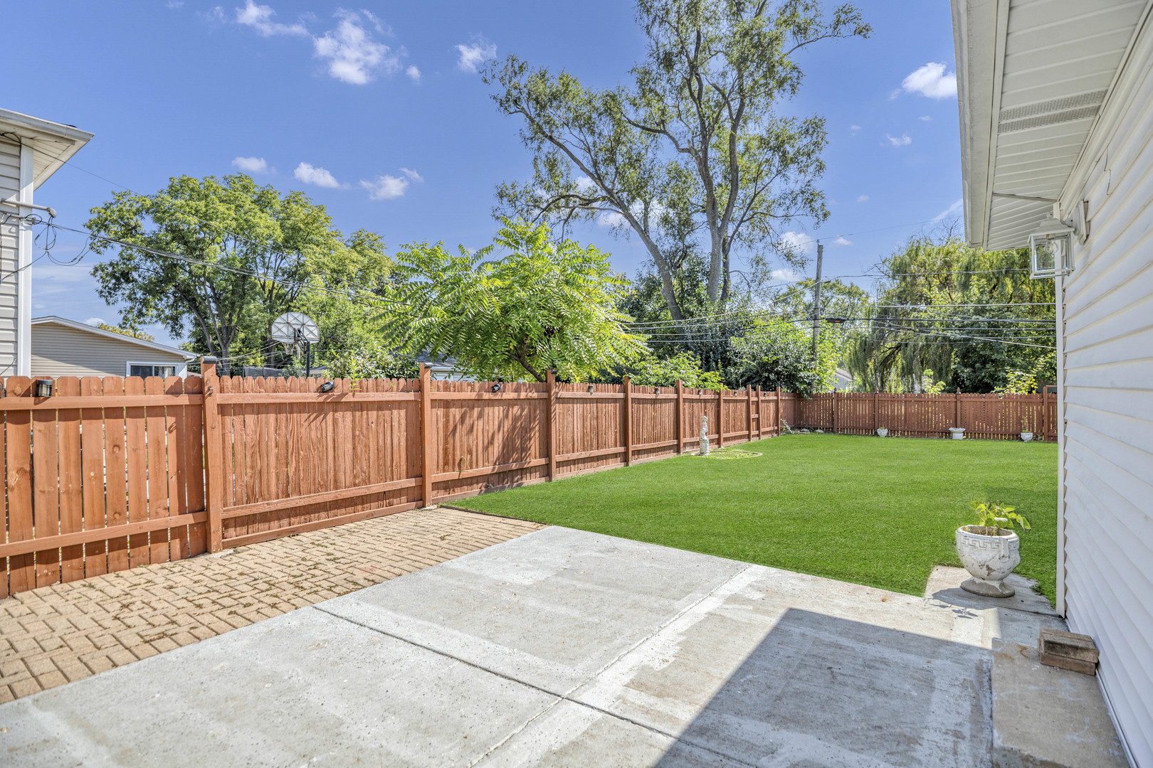 615 CORDIAL Drive, Des Plaines, IL 60018